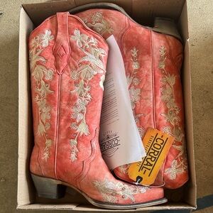 Corral Women's Floral Embroidered Heeled Boots - Coral and Cream